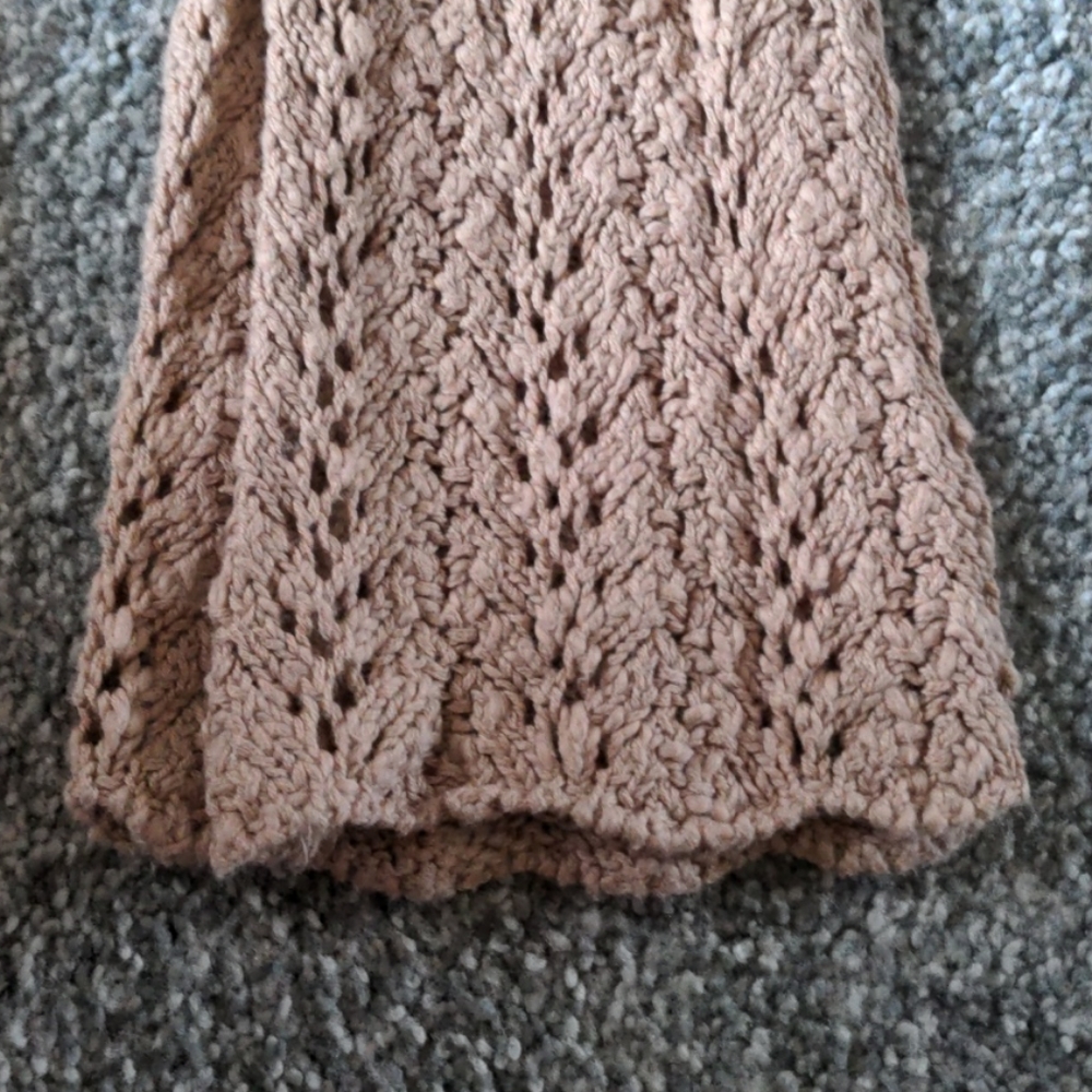 Tan sweater - Picture 5 of 7
